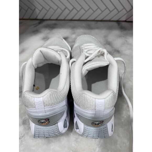 Nike Air Max Dn White Men’s 9 FJ3145-102 Running Shoes Sneaker Triple White - Picture 3 of 12